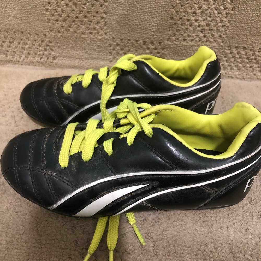 Puma Procat Soccer Cleats size 1Y